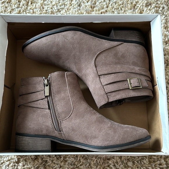 ✨Bamboo grayish taupe ankle boots with original box - Picture 6 of 7